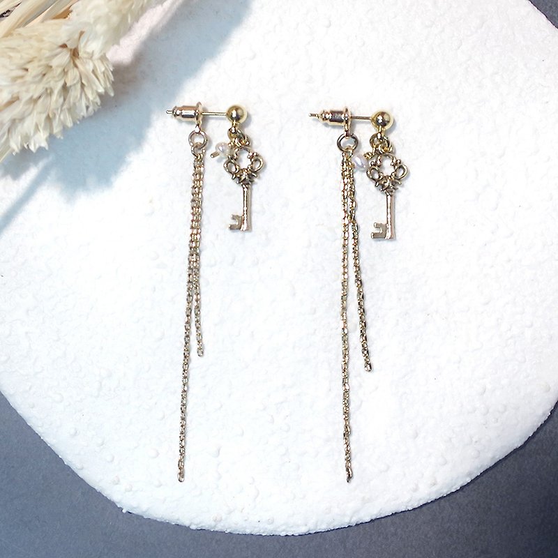 VIIART. Alice's key-pearl. Vintage gold 2 ways long tassel earrings - Earrings & Clip-ons - Pearl White