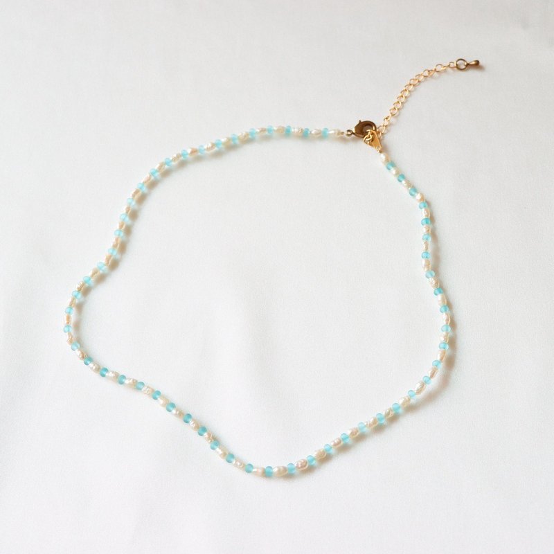 fillings light blue crystal clear pearl beaded necklace - สร้อยคอ - วัสดุอื่นๆ สีน้ำเงิน