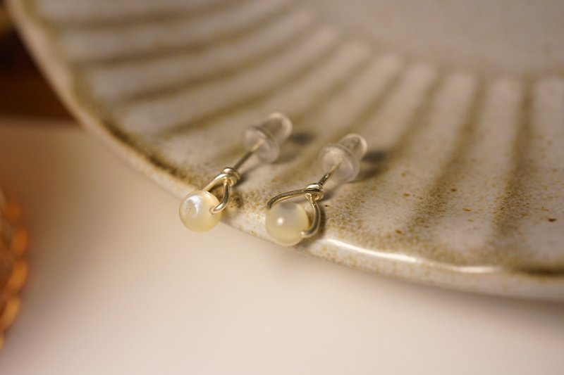 【貝殼耳環】 s925純銀耳針式耳環