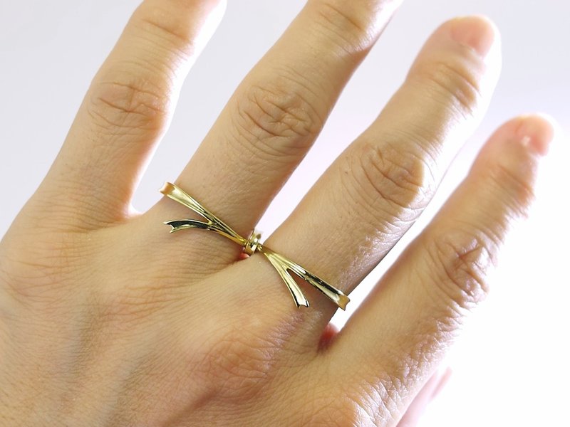 Japan Quality | Double Finger Ring Happiness Ribbon Brass - 戒指 - 其他金屬 金色