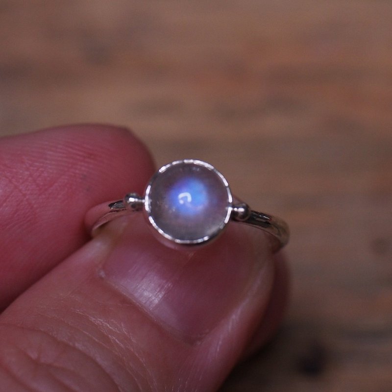 Moonstone Handmade Sterling Silver ring US5 - แหวนทั่วไป - เครื่องประดับพลอย สีน้ำเงิน
