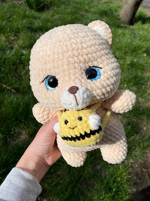 KnitByKaminska Honey the bear with a Bee backpack plush toy