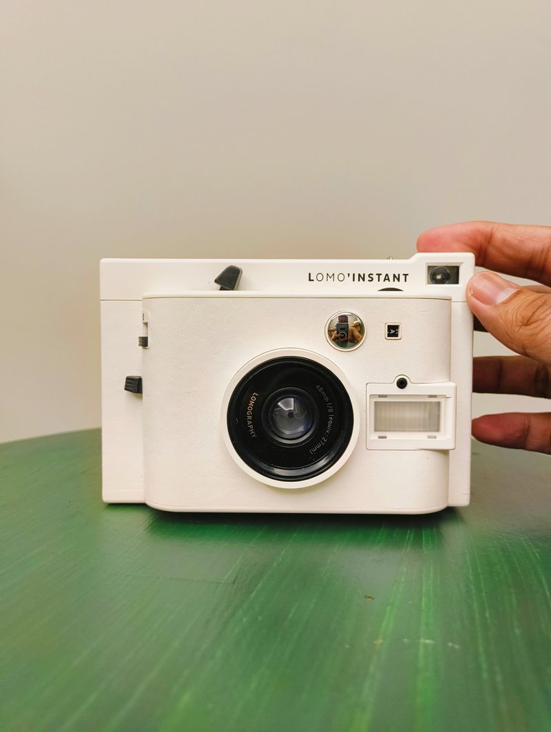 [Instant camera] 80% new Lomography Lomo'Instant instant camera white - กล้อง - วัสดุอื่นๆ ขาว