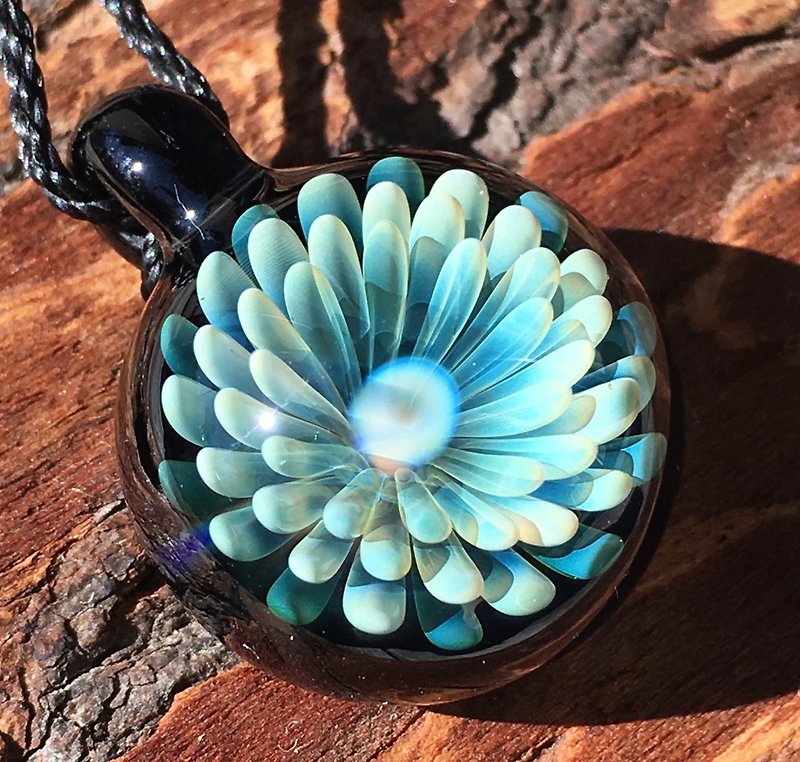 boroccus  Solid geometry flower pattern  Thermal glass  Pendant. - Necklaces - Glass Multicolor