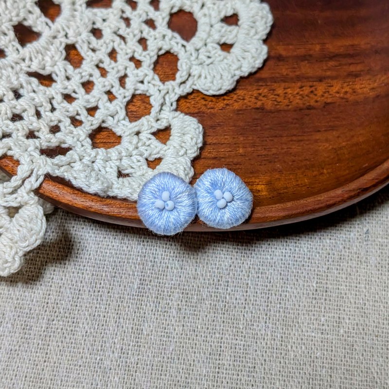 時光流轉  藍雪初舞 刺繡耳環 - 耳環/耳夾/耳骨夾 - 繡線 藍色