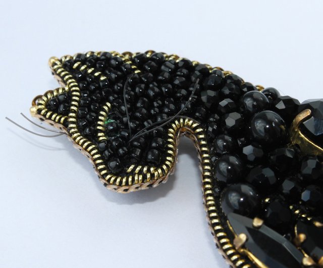 黒猫　ビーズ刺繍ブローチ 黒ねこのビーズ刺繍ブローチ | Usamaki