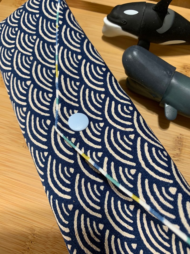 文青風環保純棉筷袋 ~ 寧靜海紋 沈穩藍 潮物 收納 手作餐具袋 禮 - 居家收納/收納盒/儲物盒 - 棉．麻 藍色