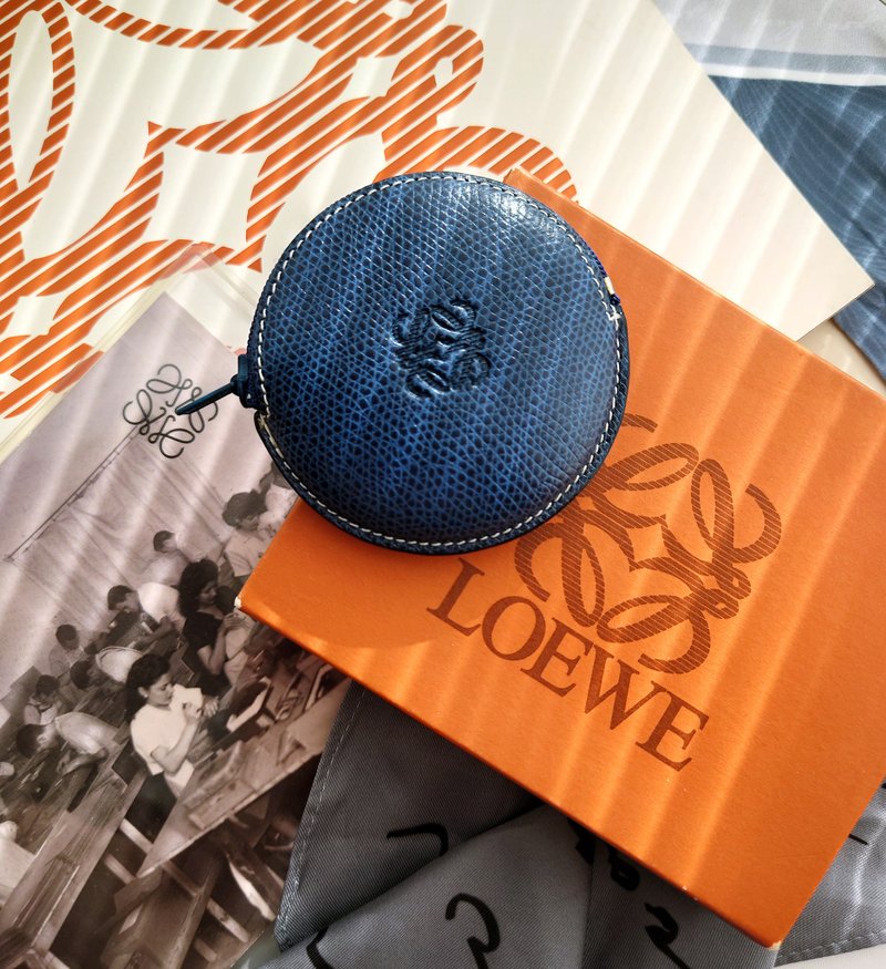 Brand new boxed Loewe round biscuit small storage bag wallet coin clip coin purse loose Silver loose paper bag - กระเป๋าสตางค์ - หนังแท้ สีน้ำเงิน