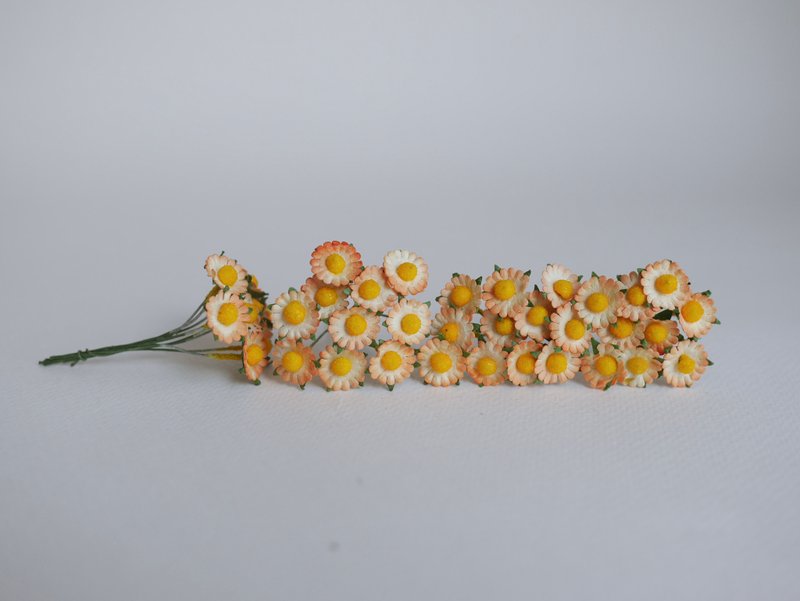 Paper Flower, 100 pieces DIY small daisy flower size 0.8 cm., peach brush color - 其他 - 紙 橘色