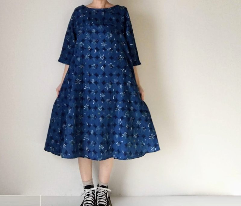 かすみ草のフレアワンピース　ダブルガーゼ生地　濃紺 - 洋裝/連身裙 - 棉．麻 藍色