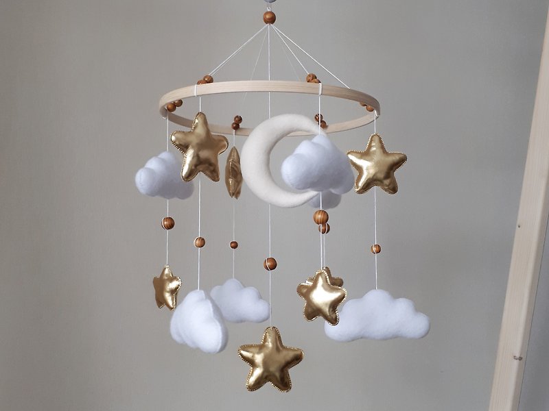 Cloud & stars baby nursery mobile gender neutral, crib mobile nursery - 寶寶/兒童玩具/玩偶 - 環保材質 金色