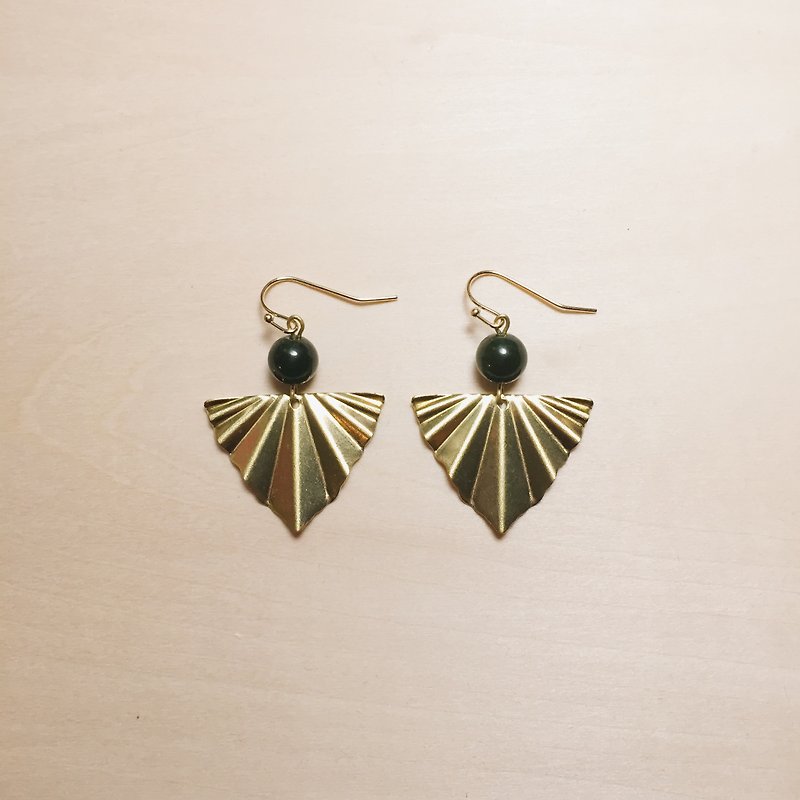 Retro dark green jade Japanese origami earrings Bronze - Earrings & Clip-ons - Jade Green