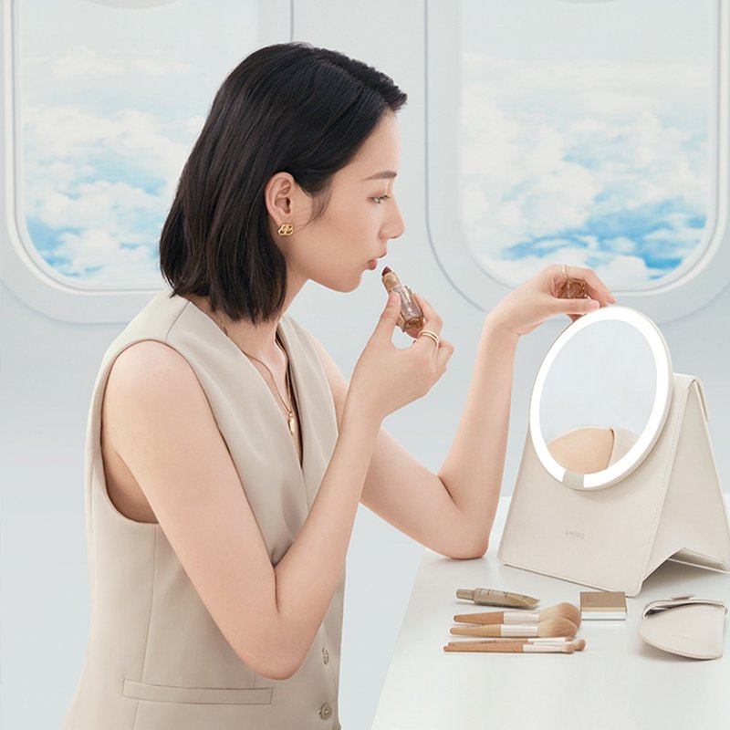 【AMIRO】覓光旅行化妝LED高清日光包包鏡 小魔方 化妝包 美妝鏡 - 彩妝刷具/鏡子/梳子 - 其他材質 金色