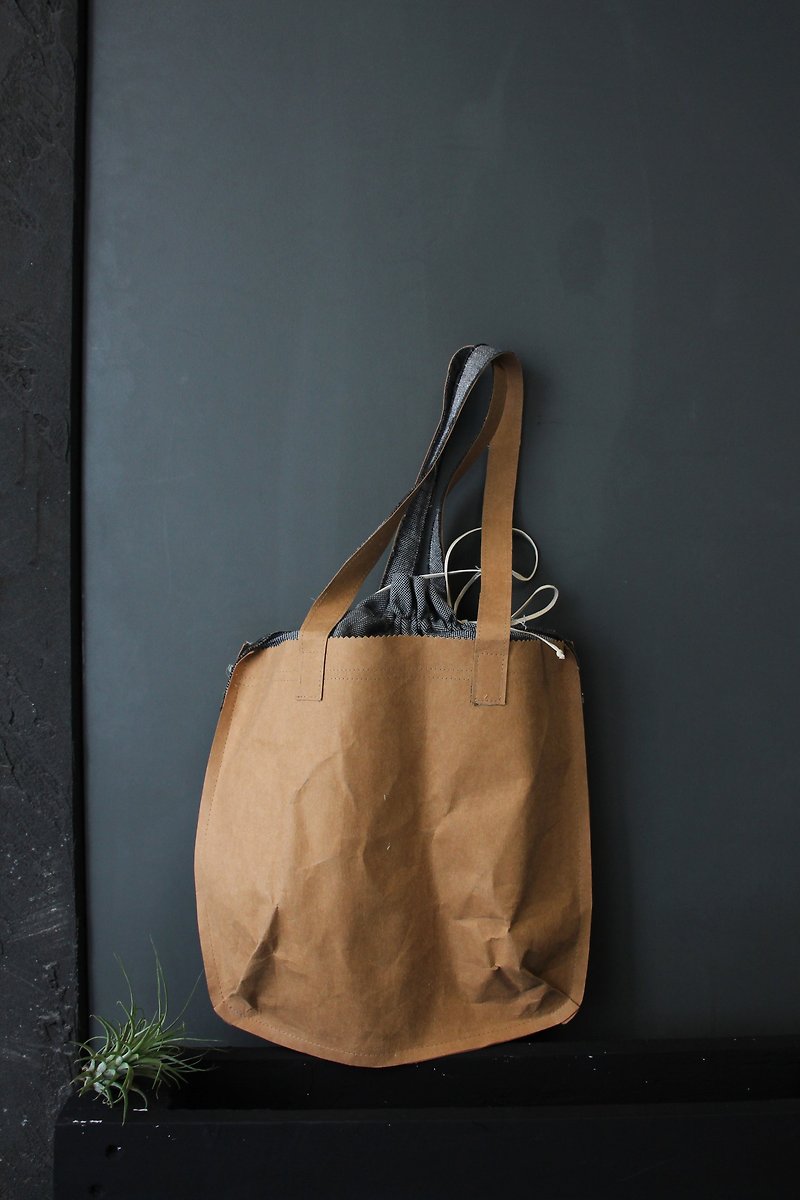 And-特殊材質手提包 - 手袋/手提袋 - 紙 咖啡色