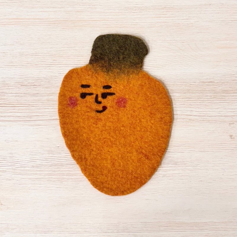 Wool felt coaster—Laoradish looks to the left - ที่รองแก้ว - ขนแกะ สีส้ม