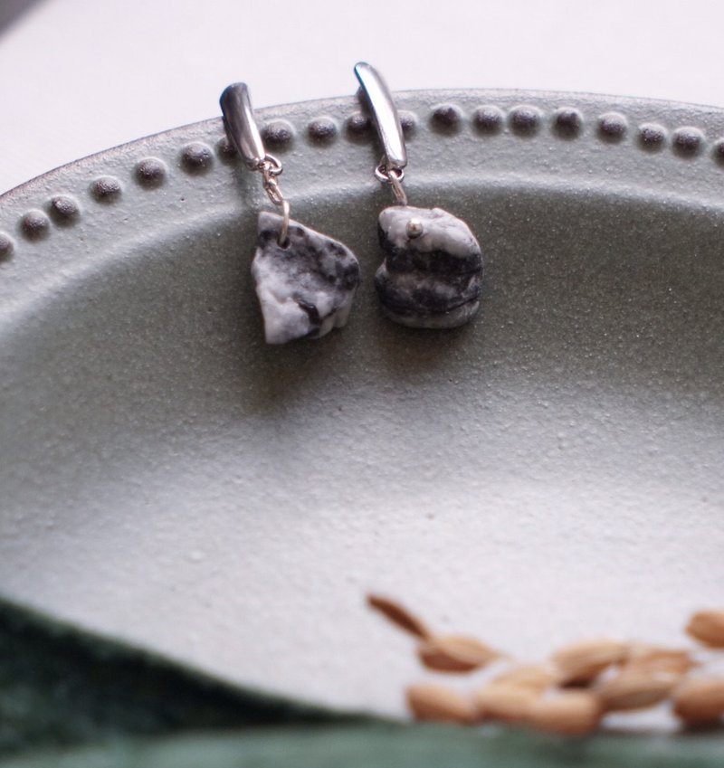 石穗-春分　銀色配件白色大理石耳環 獨家設計手作飾品 - 耳環/耳夾 - 石頭 灰色