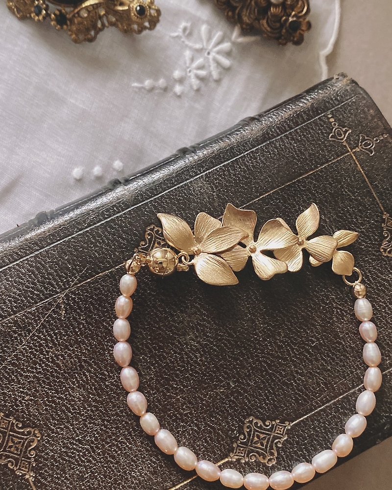 Elegant Hydrangea Pearl Bracelet_Special Photography_Please do not place an order - Earrings & Clip-ons - Pearl Pink