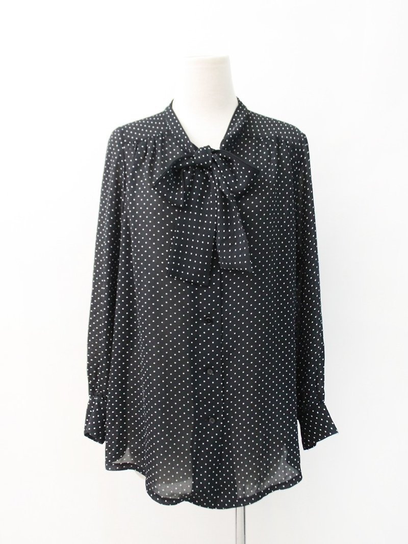 Retro Japanese Made Elegant Black Dot Tie Sunblock Thin Vintage Shirt Japanese Vintage Blouse - เสื้อเชิ้ตผู้หญิง - เส้นใยสังเคราะห์ สีดำ