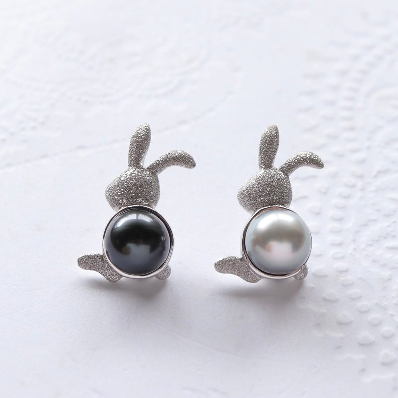 Tahitian pearl, black pearl, sparkling rabbit brooch, stardust finish - เข็มกลัด - ไข่มุก สีเงิน