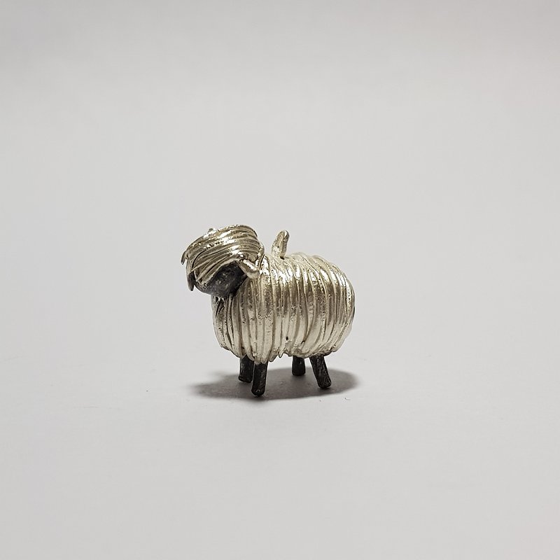 牠是  【綿羊】 吊墜、擺件  #H109053 - 吊飾 - 純銀 銀色