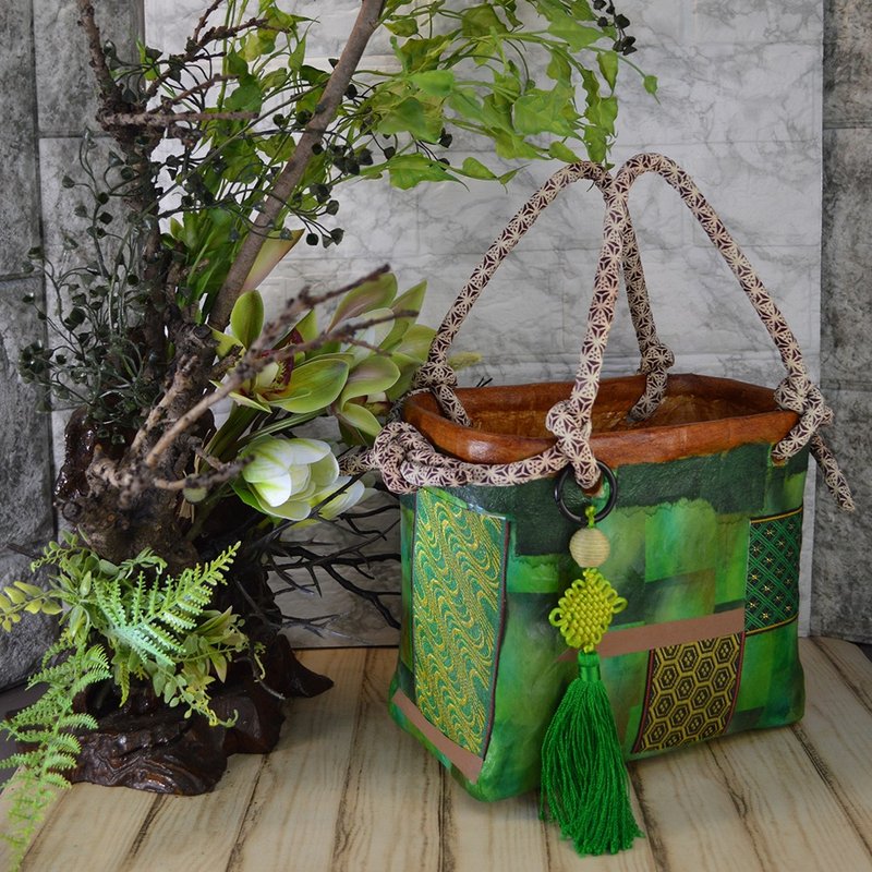 Ikkanbari/Tatami edge decoration/Basket bag/One-of-a-kind item/Green board-dyed washi paper with tatami edge/2 types of drawstring inner bag and charm FREE - อื่นๆ - กระดาษ สีเขียว