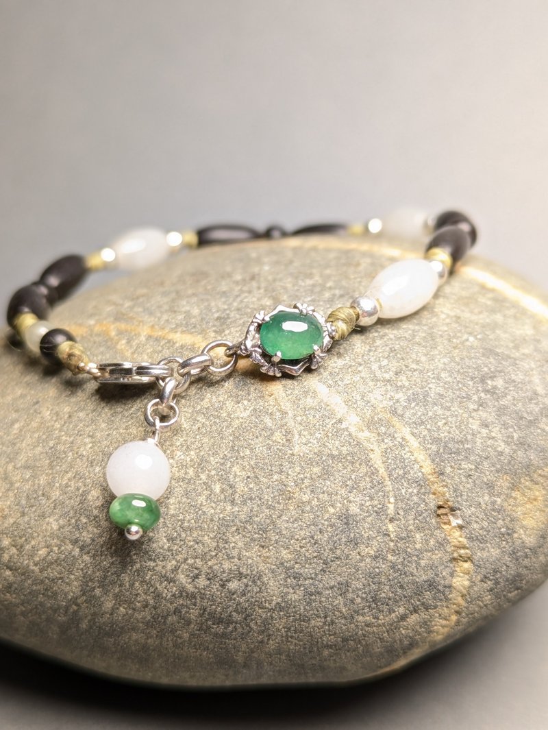 天然ミャンマー産アイスジェダイトグリーンエッグフェイス、ホワイトアイスライスビーズジェダイト、サンダルウッドビーズ、925スターリングシルバーパーツブレスレット - ブレスレット - その他の素材 グリーン