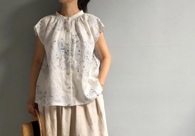森林派對/繪本森林設計師印花亞麻小立領短袖上衣100%亞麻 - 女上衣/長袖上衣 - 棉．麻 