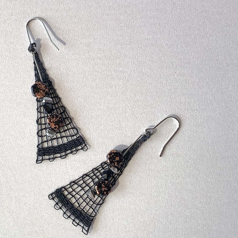 Nyanduti's black triangular earrings - ต่างหู - งานปัก สีดำ
