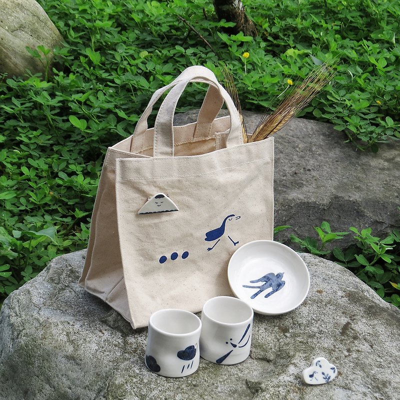 Goody Bag - Pinkoi Anniversary 65 Folding Hong Kong and Macao Free Shipping - Tea Wine Set (including Dyed Canvas Bag and Accessories) - แก้วมัค/แก้วกาแฟ - เครื่องลายคราม ขาว