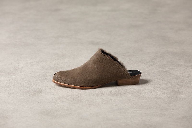 ZOODY / Lichen / handmade shoes / flat back slip / dirt brown - รองเท้าแตะ - หนังแท้ สีนำ้ตาล