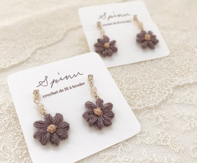 ひとつぶお花の揺れるイヤーアクセサリー 刺繍糸のレース編み