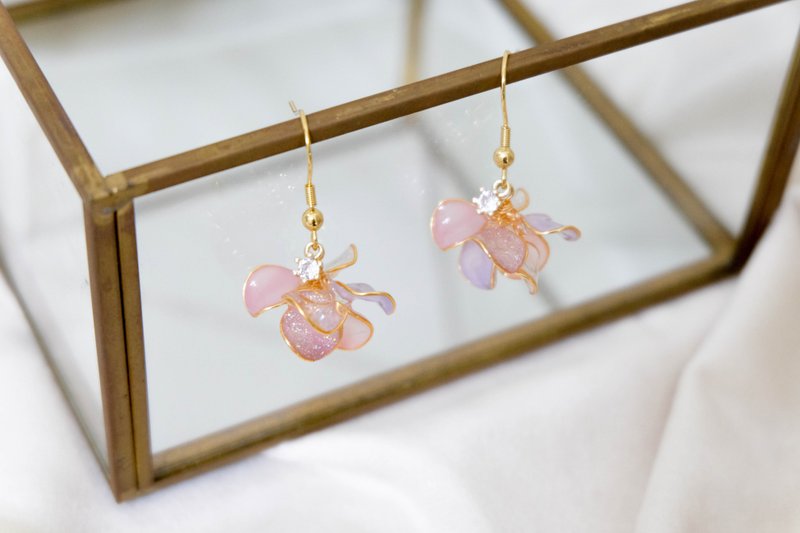 Ear acupuncture x Clip-On crystal flower_flying skirt_light dot jewelry - Earrings & Clip-ons - Resin Pink