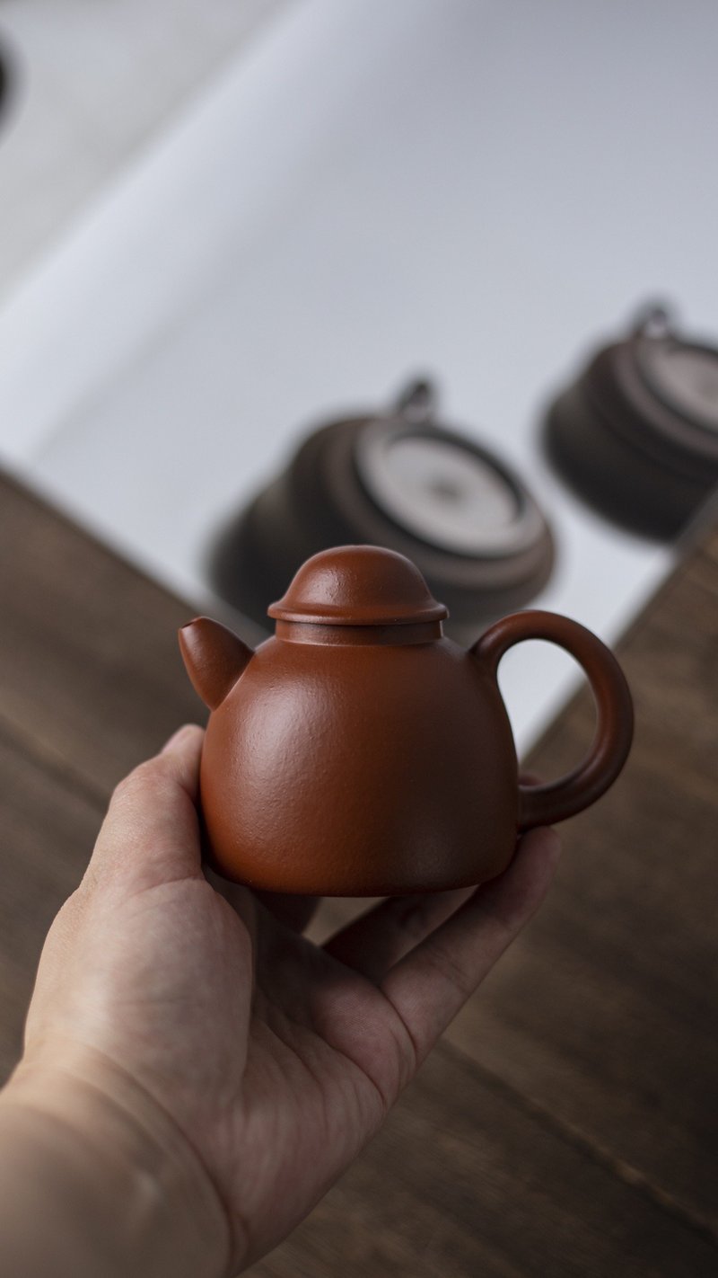 送禮紫砂壺茶壺小渔翁 经典款 130cc 上好朱泥抟制 泥色润泽 嘴把 - 茶壺/茶杯/茶具 - 陶 灰色