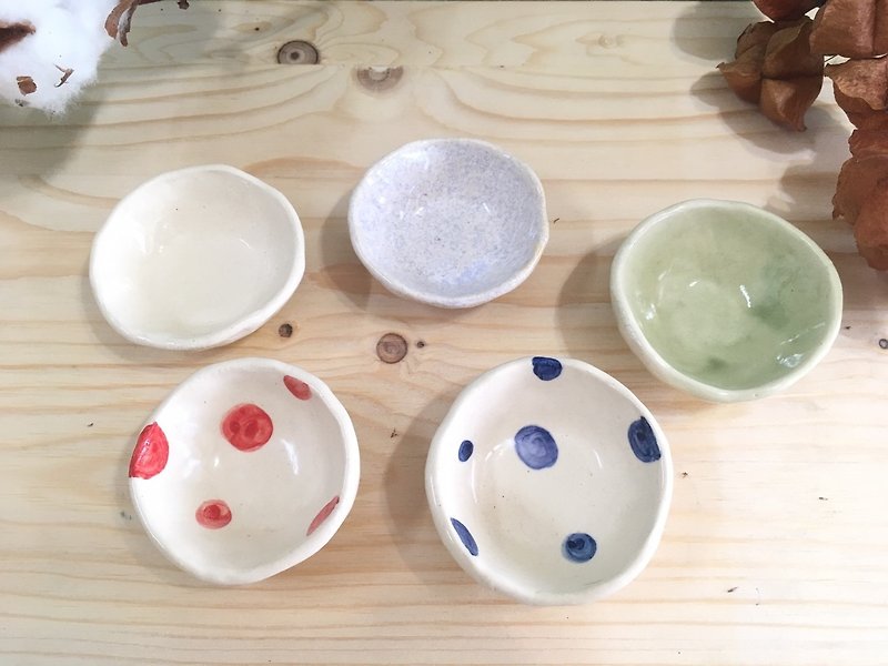 Hand pinch small dish - Small Plates & Saucers - Pottery Multicolor
