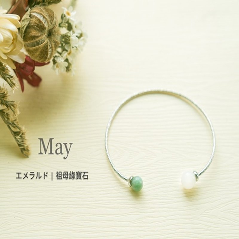 The only birth stone breast bracelet - May - ผ้ากันเปื้อน - เครื่องเพชรพลอย สีเขียว