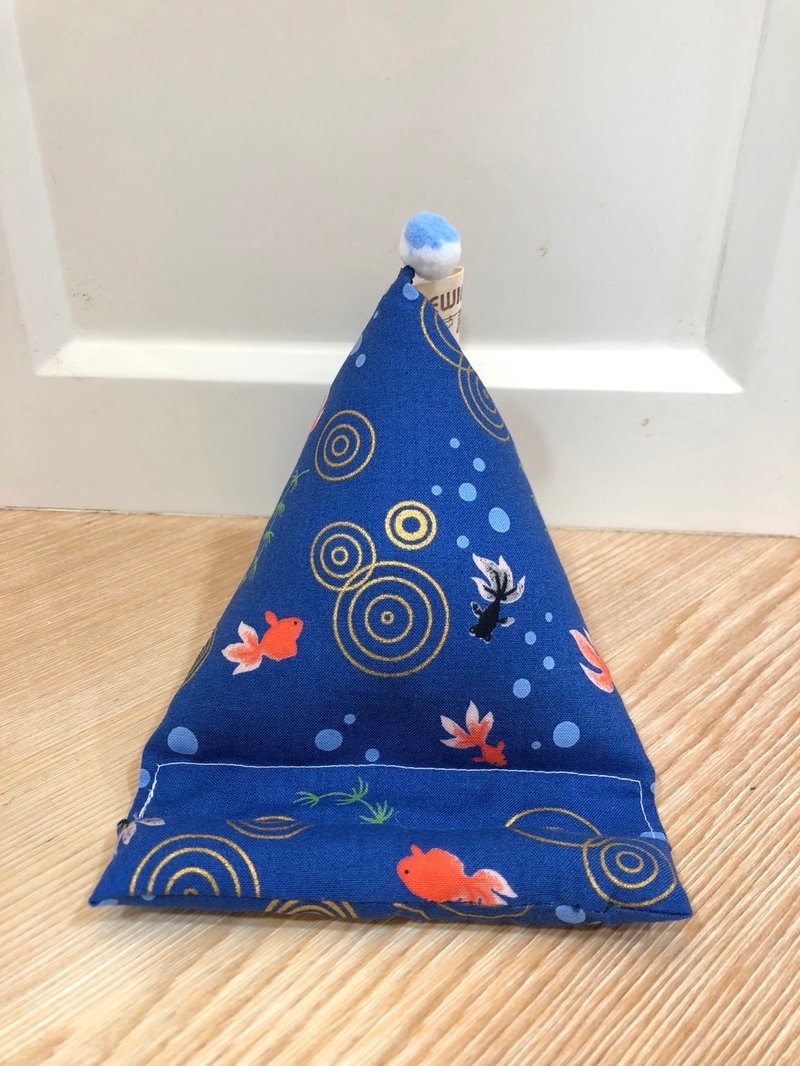 Therapeutic mobile phone holder~triangular rice ball mobile phone holder, mobile phone pillow-gilded goldfish blue in the pond - Phone Stands & Dust Plugs - Cotton & Hemp 