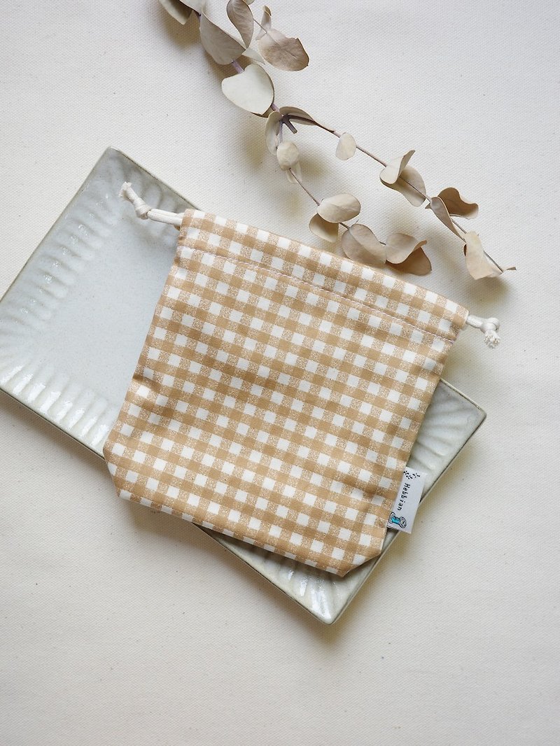 Plaid series Brown- drawstring pocket drawstring bag | - กระเป๋าหูรูด - ผ้าฝ้าย/ผ้าลินิน 