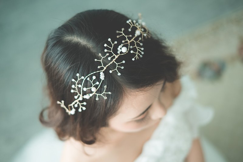 Golden Coral Tiara / bridal headwear/custom accessories/handmade accessories/handmade - เครื่องประดับผม - ทองแดงทองเหลือง สีทอง
