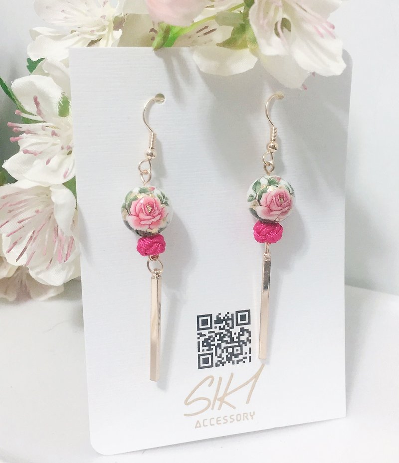 [Turnable Clip-On] Japanese painted beads with Chinese knotted long gold bar earrings - Earrings & Clip-ons - 24K Gold Pink