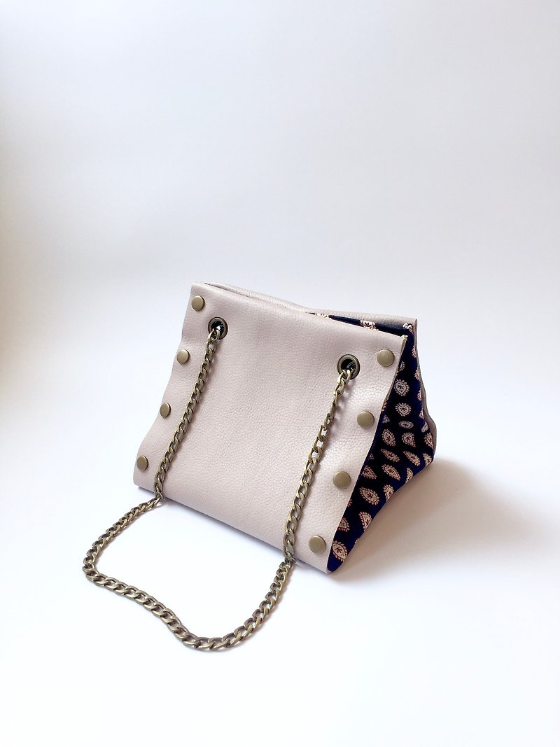 Mix and match Button Cube Bag with light grey leather - กระเป๋าแมสเซนเจอร์ - หนังแท้ สีเทา