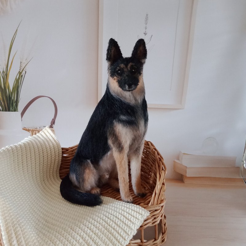 8.5 inches height Custom Miniature realistic crochet German Shepherd - 玩偶/公仔 - 其他材質 黑色