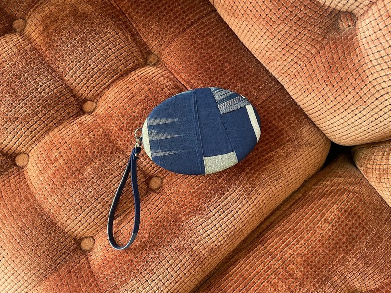 OVAL bag mini    vintage kimono fabric B - 化妝包/收納袋 - 其他材質 藍色