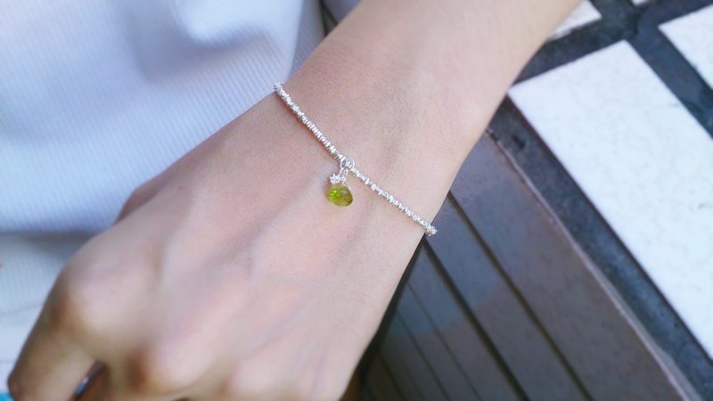 "Silver Series" highlights small onion olivine ore coins Bracelet - สร้อยข้อมือ - เครื่องเพชรพลอย 