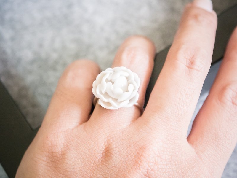 Peony resizeble ring - white porcelain - sterling silver (925) - General Rings - Pottery White