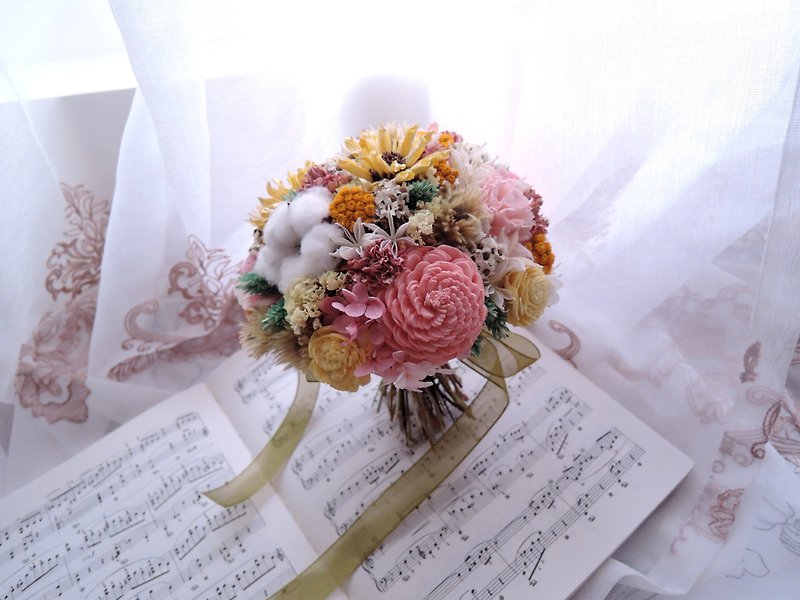[Sunshine] dry flower bouquet / bridal bouquet / wedding bouquet / pink / custom - ตกแต่งต้นไม้ - พืช/ดอกไม้ สีเหลือง