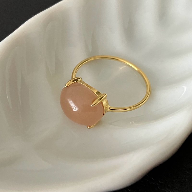 Peach Moonstone High Quality Natural Stone Ring 18KGP - แหวนทั่วไป - เครื่องเพชรพลอย สึชมพู