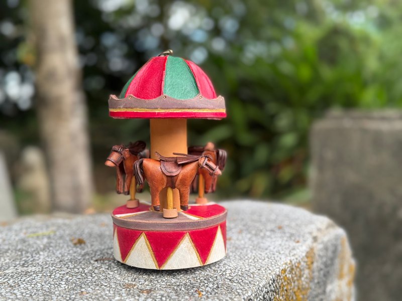 可愛的迷你旋轉木馬   純牛皮音樂擺飾 - 擺飾/家飾品 - 真皮 紅色