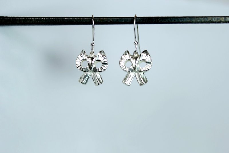 Little sweetheart sterling silver earrings - ต่างหู - เงินแท้ สีเงิน