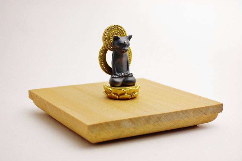 Cat Nyorai As a small cat Buddha object, as a memorial to your cat - Stuffed Dolls & Figurines - Other Metals Black