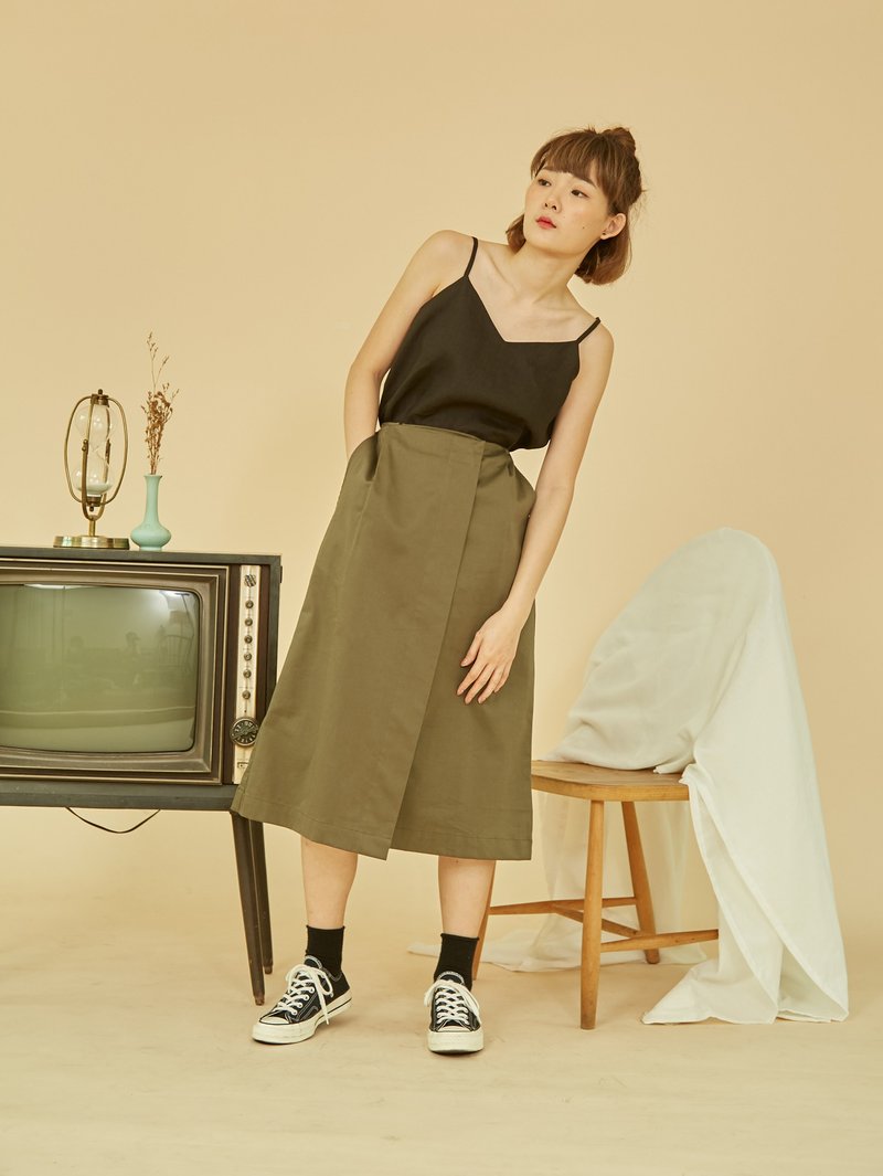 Two-way Linen Spaghetti Strap Top In Black Color - 背心/無袖上衣 - 亞麻 黑色